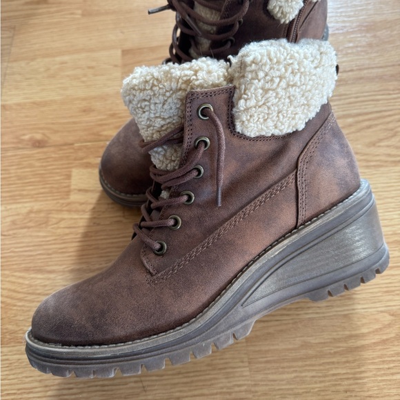 “Fergie”Brown and Cream boots - Picture 1 of 3